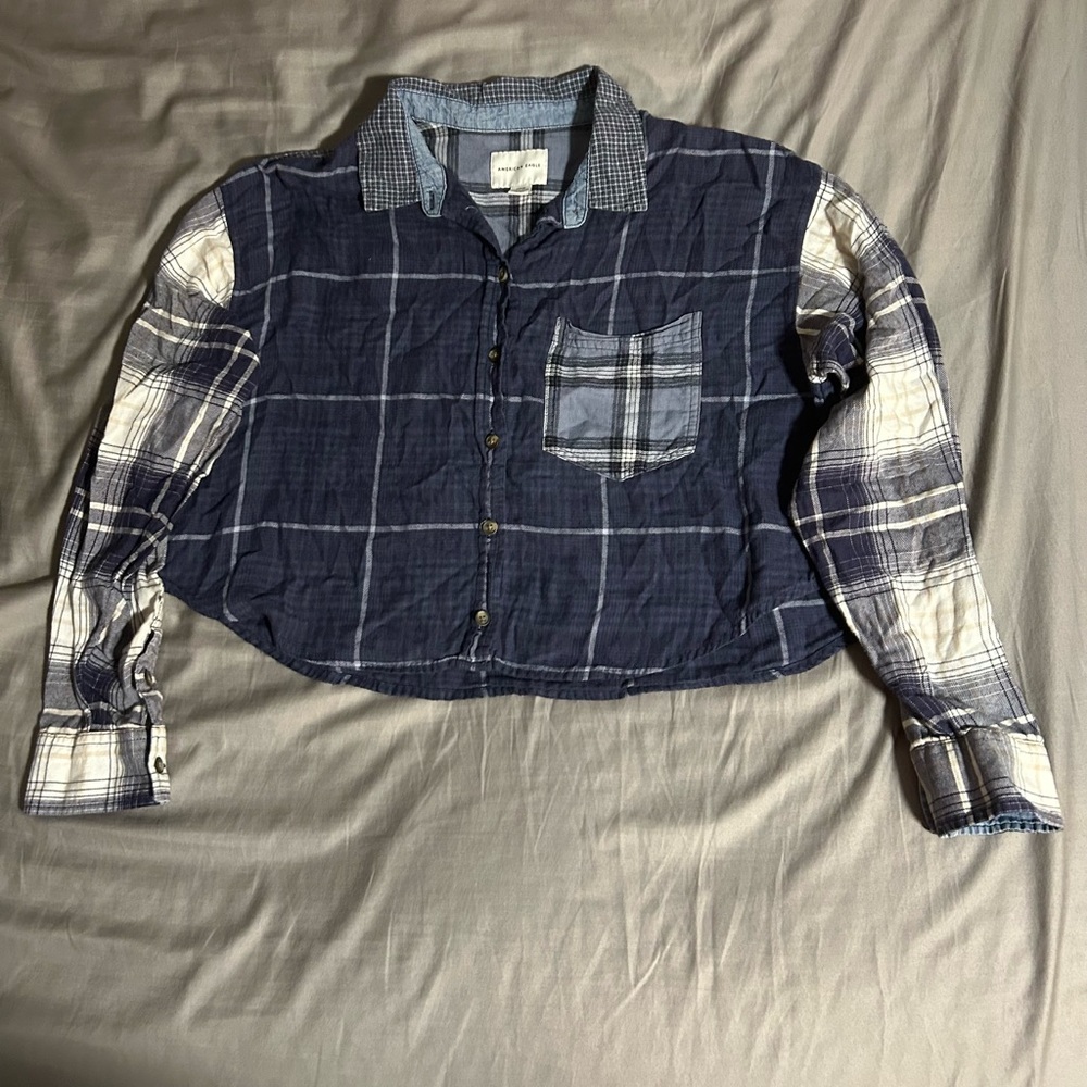 American Eagle Outfitters Cropped Blue and Gray Plaid Shirt Size M
